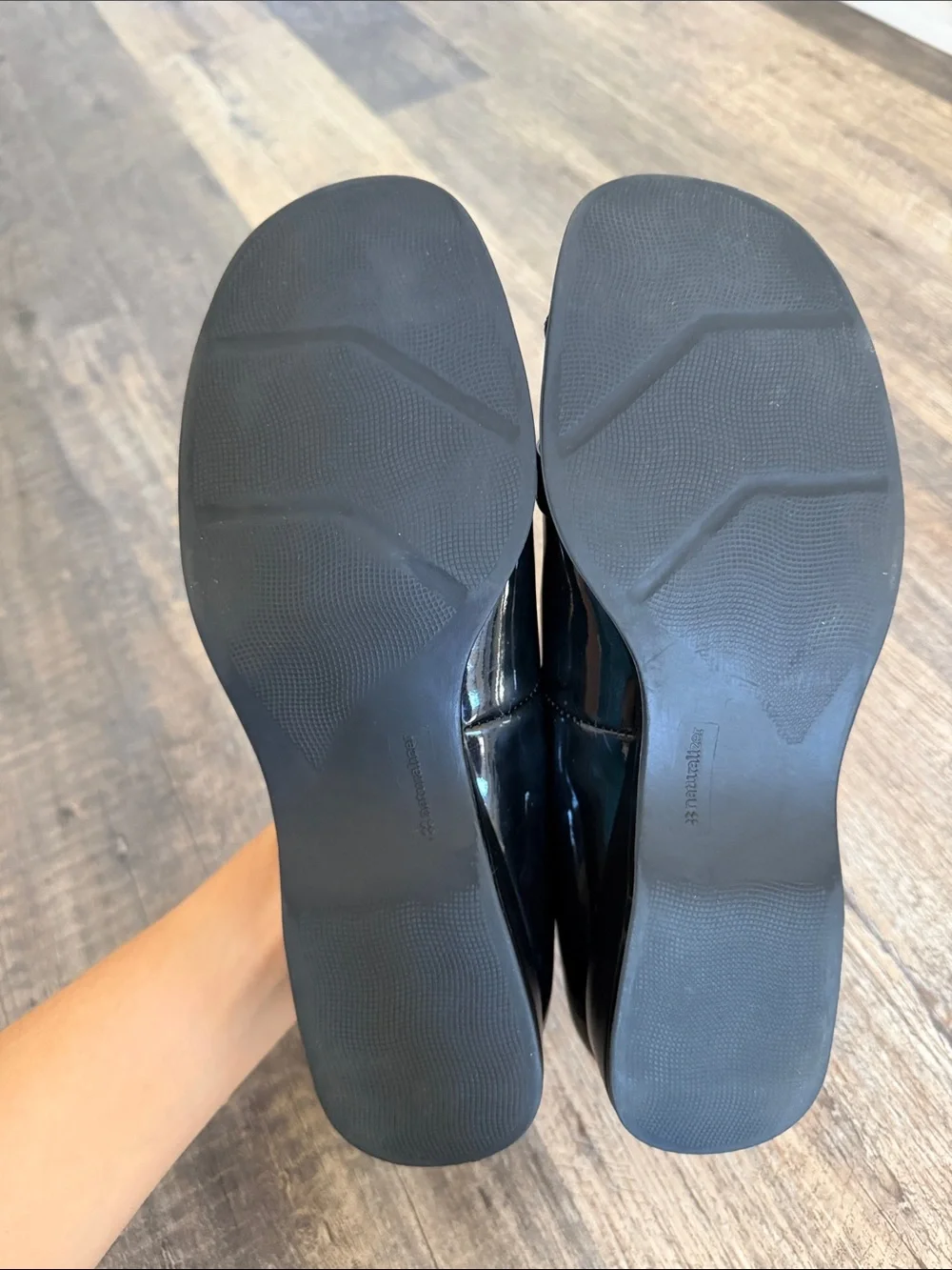 Naturalizer Women’s S8.5 M Black Glossy Slip On Comfort wedge shoe flawed